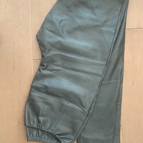 Aritzia Wilfred Free dark green vegan leather leggings - Picture 4 of 6